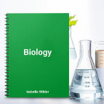 Personalisierte einfache Biologie/Science Green Notizblock<br><div class="desc">Entdecken Sie unser Biologie/Science-Notizbuch in "Kleeblatt Green". Steigern Sie die Produktivität und fokussieren Sie sich mit dieser lebhaften Farbe. Die natürliche Essenz von Green passt perfekt zu den Biowissenschaften und vertieft die Verbindung zur Biologie. Erstellen Sie einen organisierten,  ansprechenden Studienraum für ein optimales Verständnis.</div>