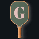 Personalisierte, einfache, fette Monogramm Rosa un Pickleball Schläger<br><div class="desc">Machen Sie mit diesem Personalisierten Einfaches Monogramm Pink und Green Pickleball Paddle eine Aussage über das Gericht. Dieses Paddel mit seinem modernen, auffälligen Design in fett rosa und grünen Farbtönen ermöglicht es Ihnen, es mit Ihren Initialen für eine persönliche Touch zu gestalten. Das minimalistische, aber auffällige Monogramm verleiht dem Spieler...</div>
