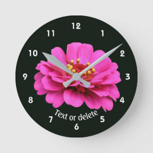 Personalisierte einzelne rosa Zinnienblüte Runde Wanduhr