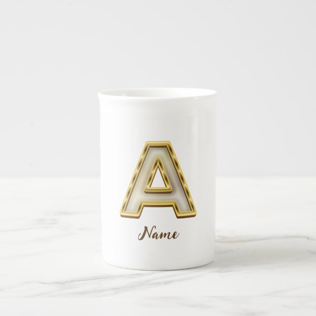 Personalisierte Erstmalige Monogramm-Gold-Typograf Prozellantasse (Vorderseite)