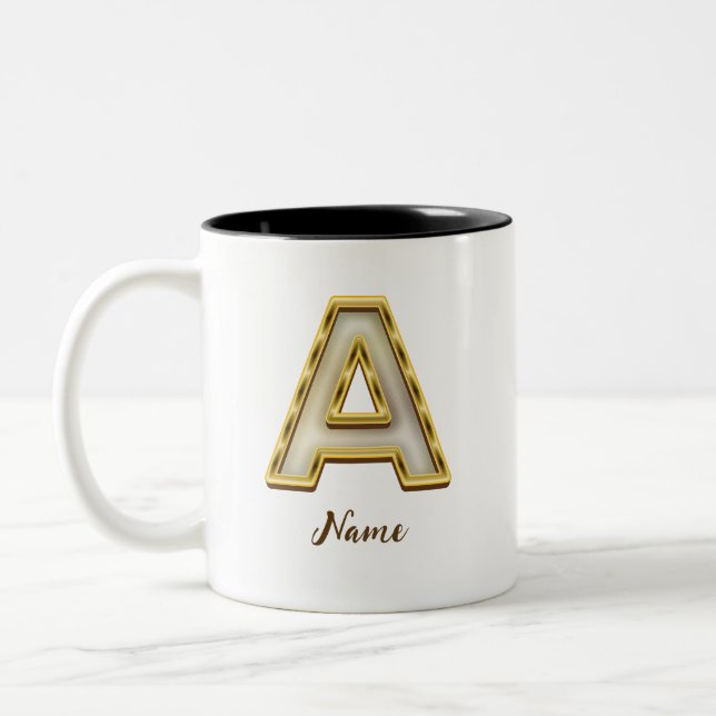 Personalisierte Erstmalige Monogramm-Gold-Typograf Zweifarbige Tasse (Links)