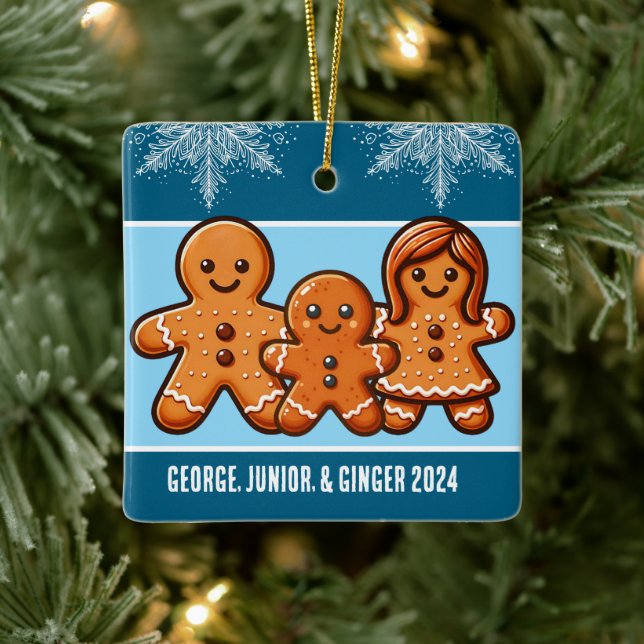 Personalisierte Familie von drei Weihnachtsgingerb Keramikornament (Baum)
