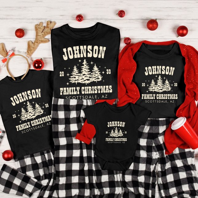 Personalisierte Familienweihnachtsbaum-Matching Tri-Blend Shirt (Von Creator hochgeladen)