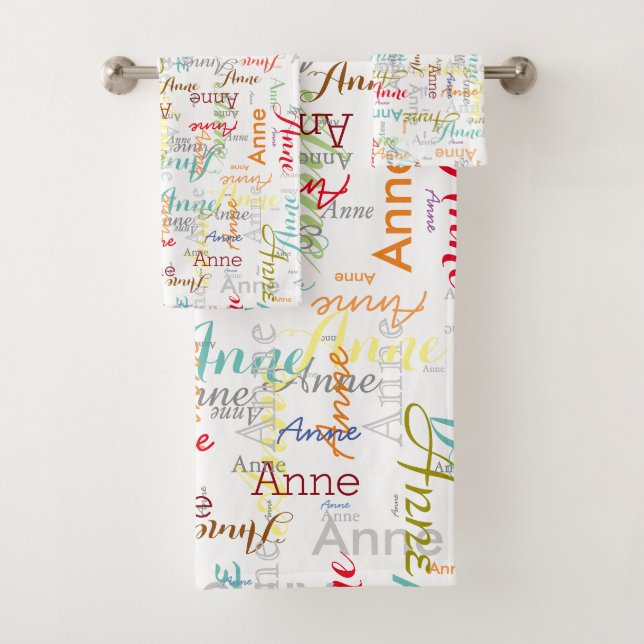 Personalisierte farbige Namen auf Allover gestempe Badhandtuch Set (Insitu)