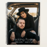 Personalisierte Foto-Hochzeit Planer<br><div class="desc">Hochzeitsplaner mit Ihrem Lieblings-Foto auf der Vorderseite und personalisiert mit Ihren Details in schicken Schriften. Der Planer beinhaltet monatliche und wöchentliche Layouts,  12 Monate,  60 Seiten mit laminierten Soft Cover vorne und hinten. WÄHLEN Sie weiche oder harte Abdeckung,  Farbe der Wirbelsäule und Größe bei der Bestellung.</div>