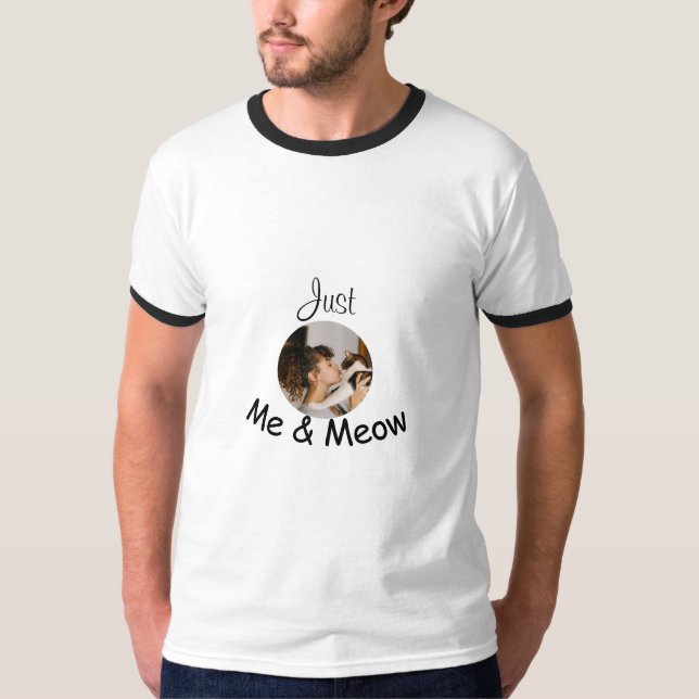 Personalisierte Fotovorlage "Just Me and Meow" - T-Shirt (Vorderseite)