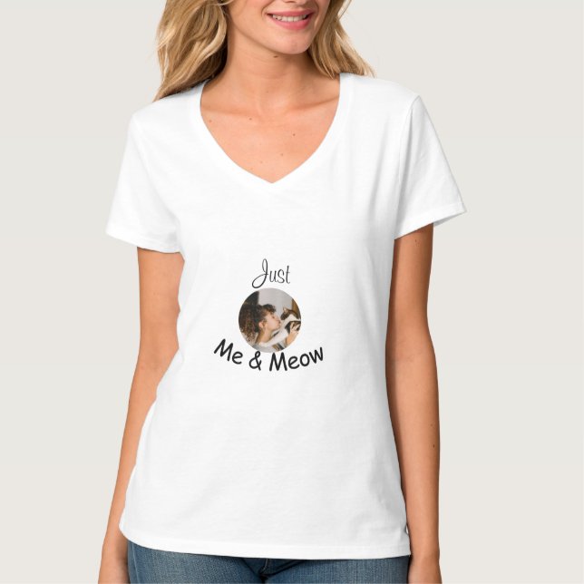 Personalisierte Fotovorlage "Just Me and Meow" - T-Shirt (Vorderseite)