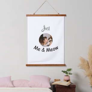 Personalisierte Fotovorlage "Just Me and Meow" - Wandteppich Mit Holzrahmen