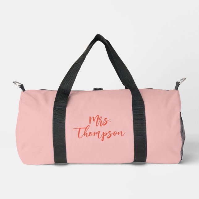Personalisierte Frau Bride Name Pink Orange Script Duffle Bag (Vorderseite)