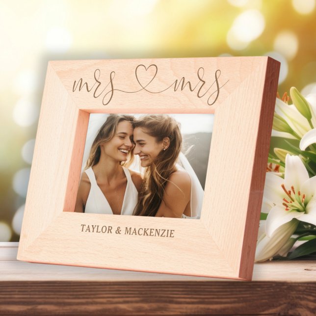 Personalisierte Frau und Mrs. Gay Couples heißen H Geätzte Rahmen (Personalized Mrs and Mrs Gay Couples Names Heart Etched Frames by Ricaso. Same sex wedding gifts)