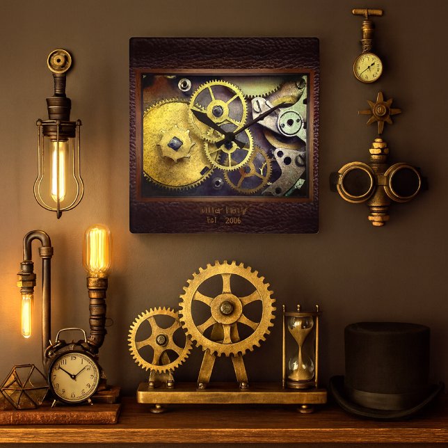 Personalisierte Gänge mit Ledersäulenuhr Quadratische Wanduhr (Steampunk gear wall clock with personalized family name and date industrial  vintage elegance)