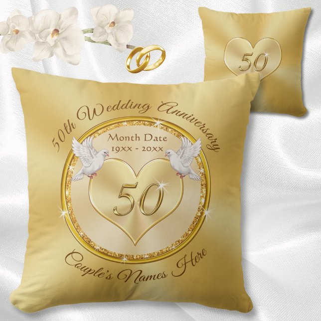 Personalisierte Geschenke zum Jahrestag der Hochze Kissen (Golden wedding anniversary gift ideas. Pretty Love Birds over over 50th anniversary pillows, Heart.)