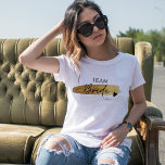 Personalisierte Gold & Black Modern Chic Team Brid T-Shirt<br><div class="desc">Der perfekte T - Shirt für Ihre Hochzeit und Ihren Junggeselinnen-Abschied: der Personalisierte Gold & Black Modern Handwriting Team Bride T - Shirt! Dieser stilvolle und schicke T - Shirt ist der perfekte Weg, um den einzigartigen Stil Ihres Brautparty zu zeigen. Mit personalisierter Gold- und Schwarz-Handschrift wird dieser T -...</div>