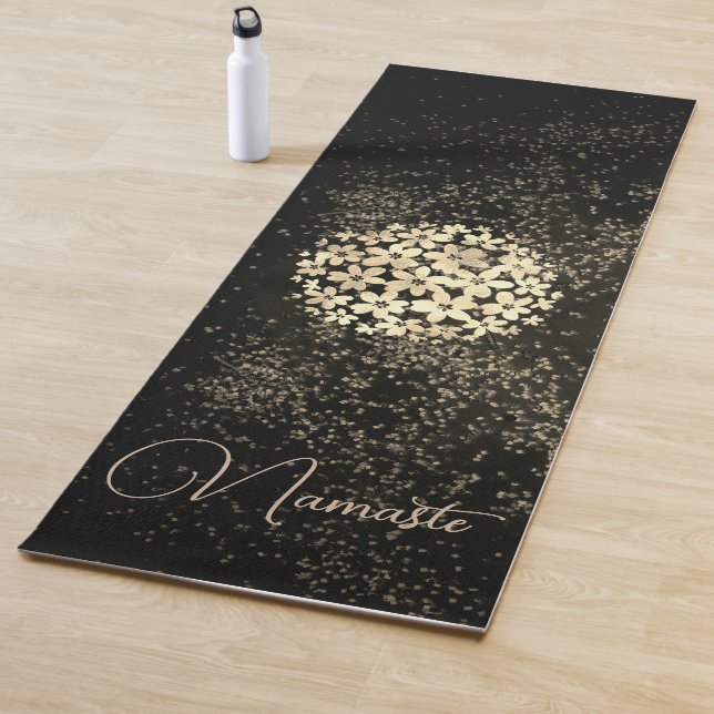 Personalisierte Gold Blume Confetti auf Braun Yogamatte (Beispiel)