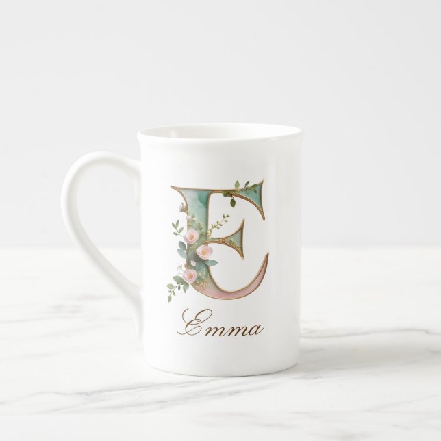 Personalisierte goldene Blumenmonogramm-Initiale E Prozellantasse (Links)