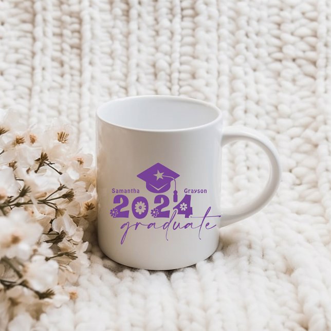 Personalisierte Graduate Class 2024 Lila Kaffeetasse (Von Creator hochgeladen)