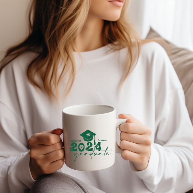 Personalisierte Graduate Class of 2024 Dark Green Kaffeetasse (Von Creator hochgeladen)