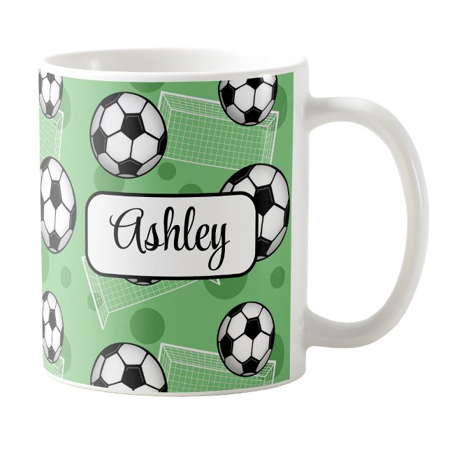 Personalisierte grüne Fußball-Tasse Kaffeetasse (Personalized Green Soccer Mug at Amy's Coffee Mugs on Zazzle. )