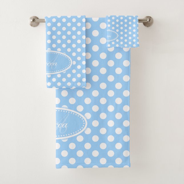 Personalisierte Handtücher in hellblau-weiß polka  (Insitu)