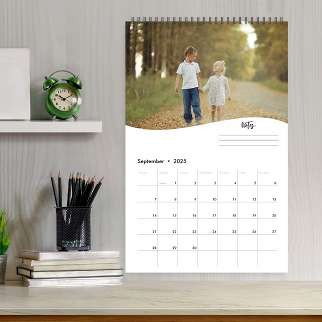 Personalisierte Hinweise für moderne Fotovorlagen Kalender (Simple photo calendar template with space for notes. )