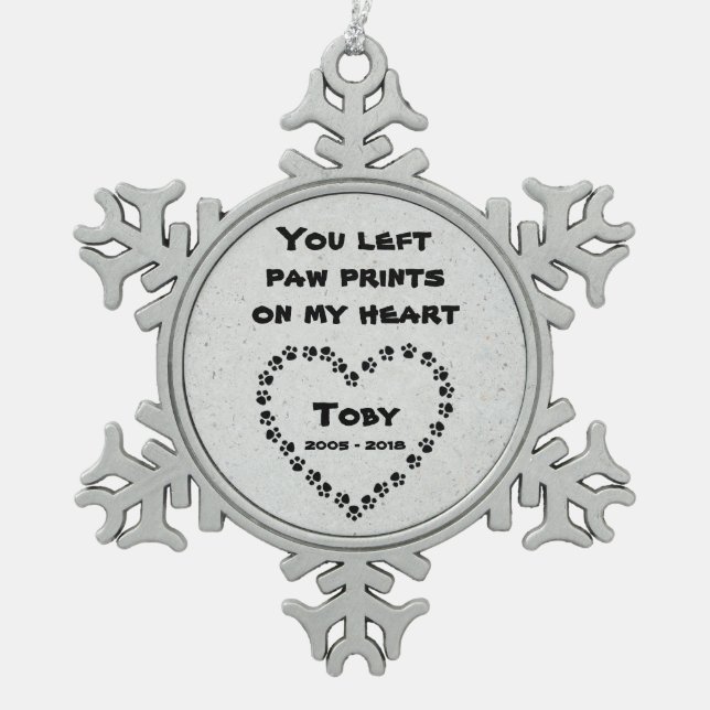 Personalisierte Hundememorial Schneeflocken Zinn-Ornament (Vorderseite)