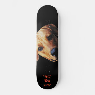 Personalisierte Hundewand auf Skateboard