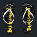 Personalisierte Imitate mit Bridesmaid Gold oder F Flip Flops<br><div class="desc">Imitate Gold Weiße und Schwarze Streifen Muster - Ändern Sie die Farbe durch Klicken auf Anpassen. Personalisiert mit Ihrem Namen oder was auch immer und Titel oder Ihren Text hier. Sie können die Farbe der schwarzen ckgrundba ändern! Ob Hochzeitsfeier, Junggeselinnen-Abschied, tropische Küstenlandschaft, Ozeankreuzfahrtstrand, Hochzeitsfeiergeschenke, Zielinsel, Kreuzfahrtschiffhochzeit, Geschenke für Trauzeuginnen, Brautparty...</div>