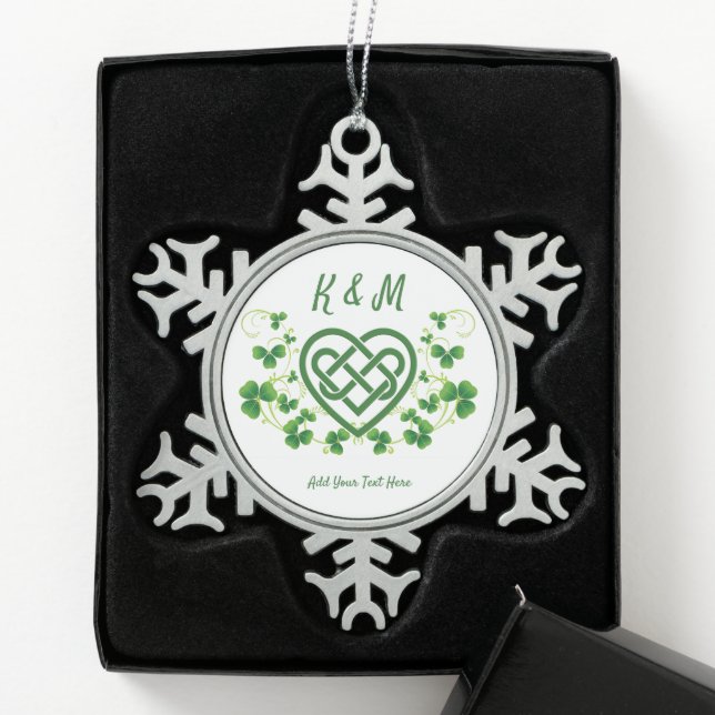 Personalisierte irische keltische Liebe Schneeflocken Zinn-Ornament (Box)