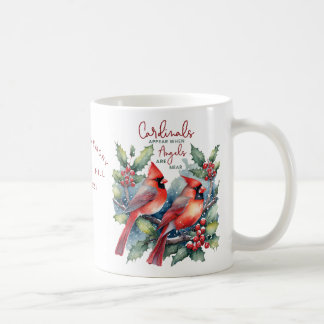 Personalisierte Kardinal erscheinen, wenn Engel in Kaffeetasse