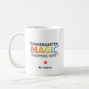 Personalisierte Kindergarten-Magie geschieht hier  Kaffeetasse