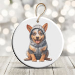 Personalisierte Kunst bei australischen Rinderhund Keramik Ornament<br><div class="desc">Erinnern Sie sich an die Liebe für Ihren Hund mit diesem attraktiven Ornament in diesem Winter. Hänge es von deinem Baum, einem sonnigen Fenster, an die Wand, wo immer du willst. Personalisieren Sie mit einem Namen auf der Rückseite, Daten, wenn Sie möchten, wie Sie möchten. Außerdem helfen uns alle Tierprodukte,...</div>