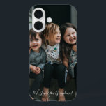 Personalisierte Liebe Ihr Oma Foto Handschriftlich iPhone 16 Hülle<br><div class="desc">Personalisierte Liebe Sie Oma Foto mit handgeschriebenen Typografie Handy Case (alle Texte können angepasst werden)</div>