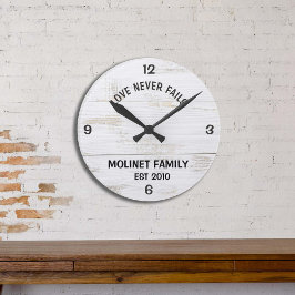 Personalisierte "Liebe Versage nie" Rustikale Uhr