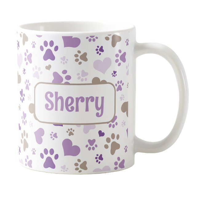 Personalisierte Lila Hearts Paw Prints Tasse (Personalized Purple Hearts Paw Prints Mug at Amy's Coffee Mugs on Zazzle. )