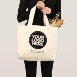 Personalisierte Logos und Texttafeln Jumbo Stoffbeutel<br><div class="desc">Diese große Baumwoll-Tote-Tasche kann einfach mit Ihrem eigenen Firmenlogo,  Foto oder Image,  mit Firmennamen,  Slogan,  Website,  Social Network,  Hashtags oder beliebigen Werbetexten personalisiert werden. Keine Mindestbestellmenge und keine Einrichtungsgebühr. Maßgeschneiderte Tottaschen können Ihr Unternehmen als Corporate Design und Öko-freundliche Messegeschenke werben. In anderen Farben erhältlich.</div>