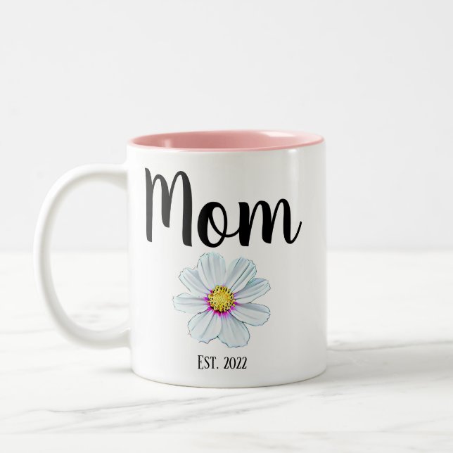 Personalisierte Mama Est. Blume Zwei-Tonen-Kaffee- Zweifarbige Tasse (Links)