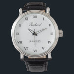 Personalisierte Männer beobachten Geburtstag oder  Armbanduhr<br><div class="desc">Personalisierte Männeruhr auf Geburtstag oder Ruhestand. Schaffen Sie sich Ihr eigenes elegantes Geschenk für Männer. Stilvolles Design mit schicken lateinischen Zahlen und eleganter Schrift-Kalligraphie-Typografie. Personalisierbare Vorlage für Name, Monogramm und Geburtsjahr oder Ruhestandsdatum. Geschenk für ihn. Machen Sie einen für Vater, Vater, Ehemann, Bruder, Sohn, Großvater, Großvater, Stiefvater, Onkel, Mitarbeiter, Chef,...</div>