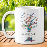 Personalisierte mehrfarbige Baumkaffee-Tasse Kaffeetasse<br><div class="desc">Diese stilvolle Tasse ist mit einem bunten Mosaikbaum geschmückt. Einfach mit Ihrem Namen anpassbar. Verwenden Sie die Option Weitere anpassen, um die Textgröße, den Stil oder die Farbe zu ändern, wenn Sie möchten. Weil wir unsere eigenen Kunstwerke erstellen, werden Sie dieses exakte Bild von anderen Designern nicht finden. Original Mosaik...</div>