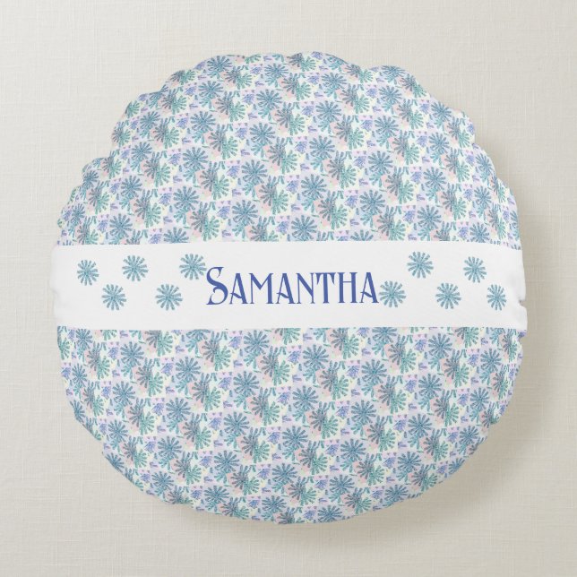 Personalisierte mehrfarbige Pastel Patchwork Daisy Rundes Kissen (Vorderseite)