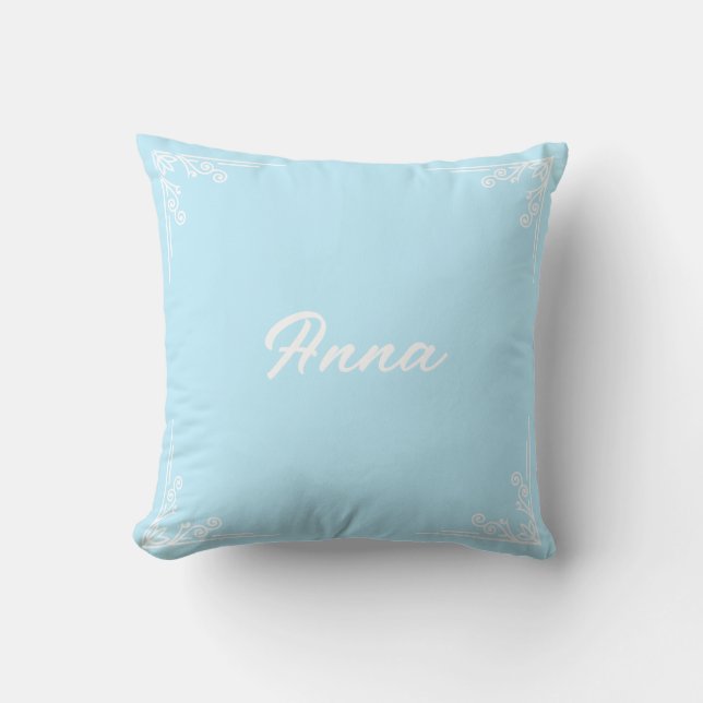 Personalisierte moderne Pastellblaue Typografie Na Kissen (Vorderseite)