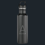 Personalisierte moderne, schlichte Schwarze Monogr Edelstahlflasche<br><div class="desc">Subtil Personalisierte Name und Initial Letter Stainless Steel Water Flasche mit einer Custom Monogram in einem modernen und minimalen klassischen Sans Serif Schriftart für ein einfaches, aber raffiniertes und männliches Aussehen. Auf einer matten Flasche mit schwarzem Wasser grau dargestellt, können die Textfarben und Schriftart geändert werden, und mehrere Flaschenfarben sind...</div>