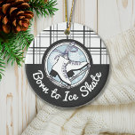 Personalisierte moderne Tartan Ice Skaten Keramik Ornament<br><div class="desc">Das Design zeichnet sich durch ein Eis-Skate über einem Schneeflocken-Wappen und einen cremefarbenen Tartan-Hintergrund aus. Dieses elegante Wintersportdesign dient als niedliches modernes und einzigartiges Ornament mit personalisiertem Text. Geschenkidee für Skater,  Eistänzer,  Speed Skater und mehr!</div>