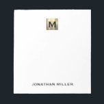 Personalisierte Monogramm aus Weiß und Gold Notizblock<br><div class="desc">Mit diesem eleganten personalisierten Notizblock mit einem goldfarbenen Monogramm aus gebürstetem Metall und einem Namen in klassischer Blocktypografie. Dieses Notizblock ist perfekt für Notizen, Aufgabenlisten oder das Schreiben von Gedanken. Es ist ein Muss für jeden, der Stil und Funktionalität schätzt. Ob für sich selbst oder als Geschenk für einen Freund...</div>
