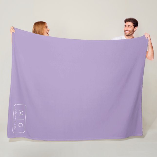 Personalisierte Monogramm-Datum Blasslila Fleecedecke (Beispiel)