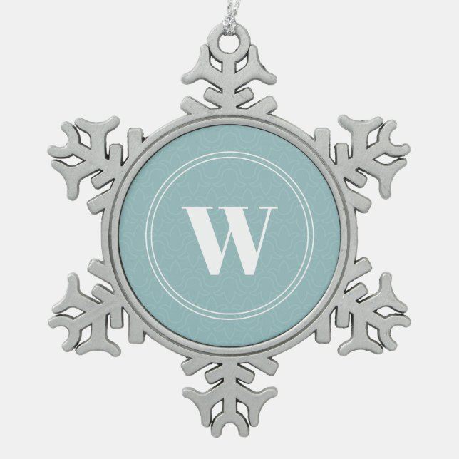 Personalisierte Monogramm in babyblau-blütenblüten Schneeflocken Zinn-Ornament (Vorderseite)