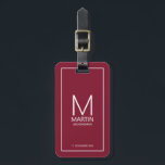 Personalisierte Monogramm- und Name-Trauzeugen Gepäckanhänger<br><div class="desc">Fügen Sie Ihrer Hochzeit eine persönliche Touch mit personalisierten Trauzeugen Gepäckanhänger hinzu. Dieses Gepäckanhänger mit dem Monogramm des personalisierten Trauzeugen und dem Namen mit dem Titel und dem Hochzeitstermin in weißem,  modernen Sans Serif Schriftart Stil auf bordeauxrotem Hintergrund. Auch perfekt für Trauzeuge,  Brautvater und mehr.</div>