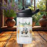 Personalisierte Niedliche Jungtiere Kinder Trinkflasche<br><div class="desc">Genießen Sie Ihren Durst mit unserer Personalisierten Safari Tiere Wasser Flasche! Diese bezaubernde Flasche bietet faszinierende Aquarellbilder von Safaritieren, die alle von Persönlichkeit und Charme bestechen. Von majestätischen Löwen bis hin zu verspielten Elefanten, jedes Detail wird liebevoll in lebhaften Tönen dargestellt und schafft ein skurriles Accessoire, das Ihrer Hydratationsroutine eine...</div>