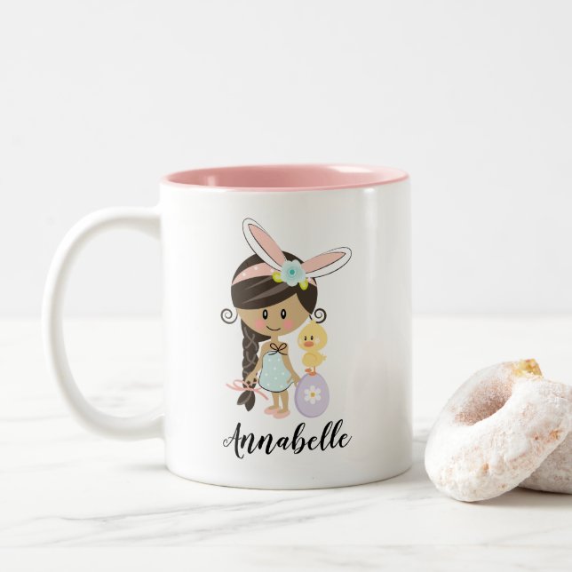 Personalisierte Osterhasen-Mädchen-Tassen-dunkles Zweifarbige Tasse (Mit Donut)