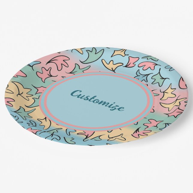 Personalisierte Pastel-Blätter farbenfroh Pappteller (Schrägansicht)
