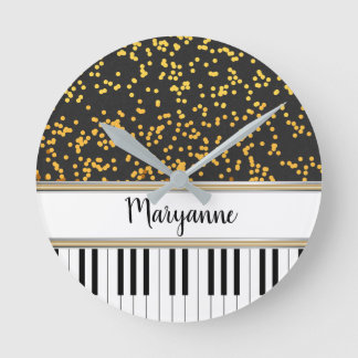 Personalisierte Piano Keys Gold Polka Dots Muster Runde Wanduhr